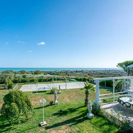 La Dolce Holiday home San Costanzo